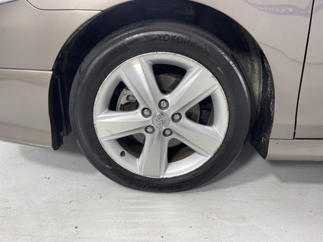 Photo '10' of Toyota Camry