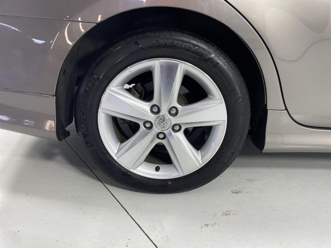 Photo '12' of Toyota Camry