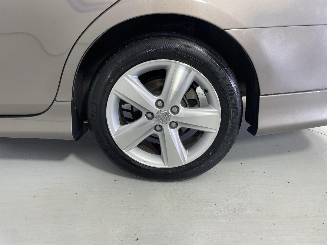 Photo '11' of Toyota Camry