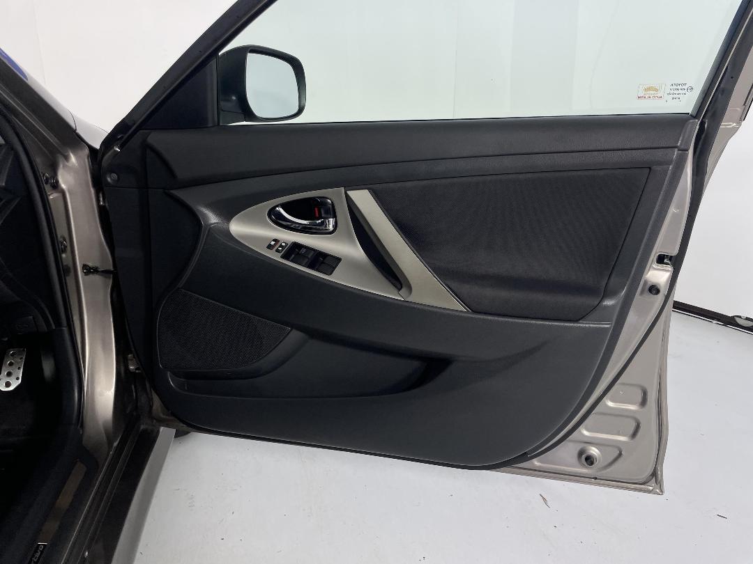 Photo '15' of Toyota Camry