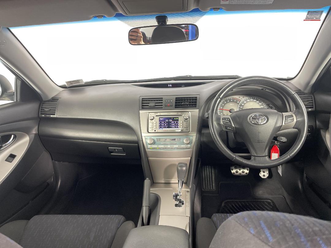 Photo '17' of Toyota Camry