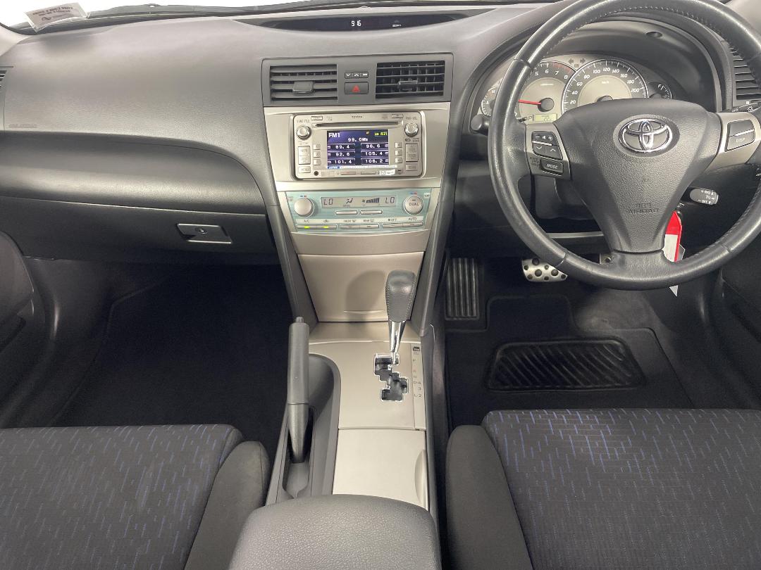 Photo '18' of Toyota Camry