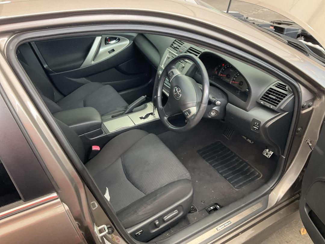 Photo '18' of Toyota Camry Sport