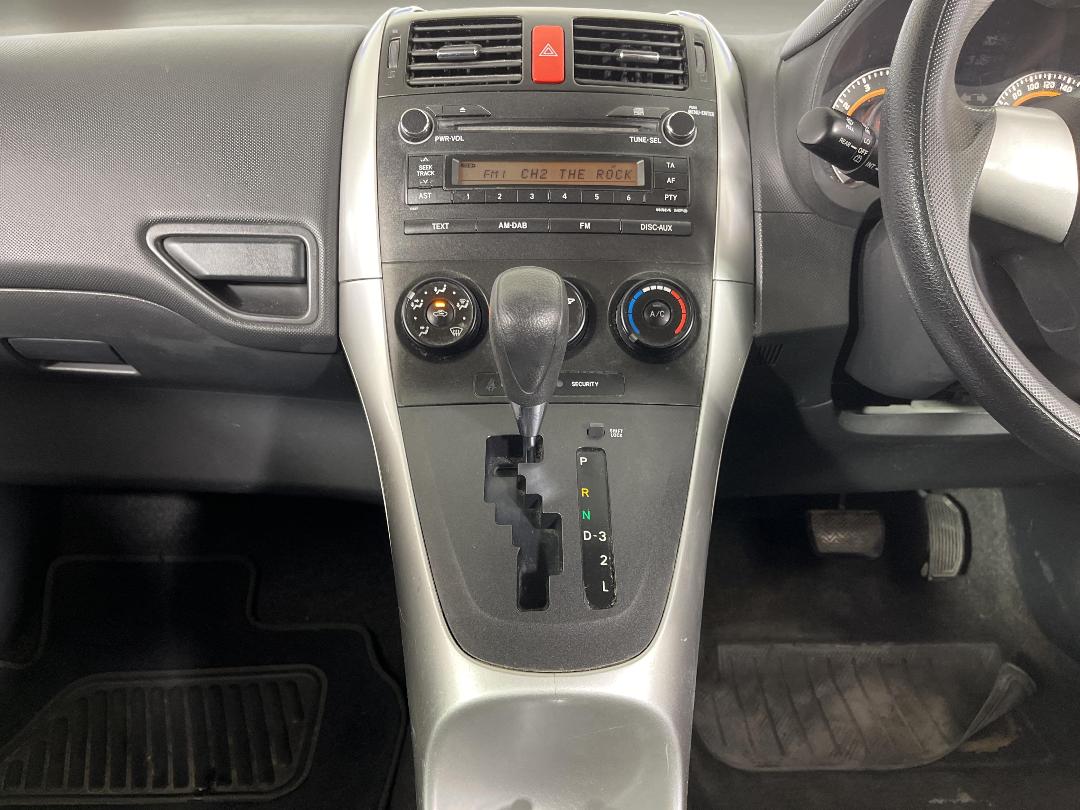 Photo '18' of Toyota Corolla