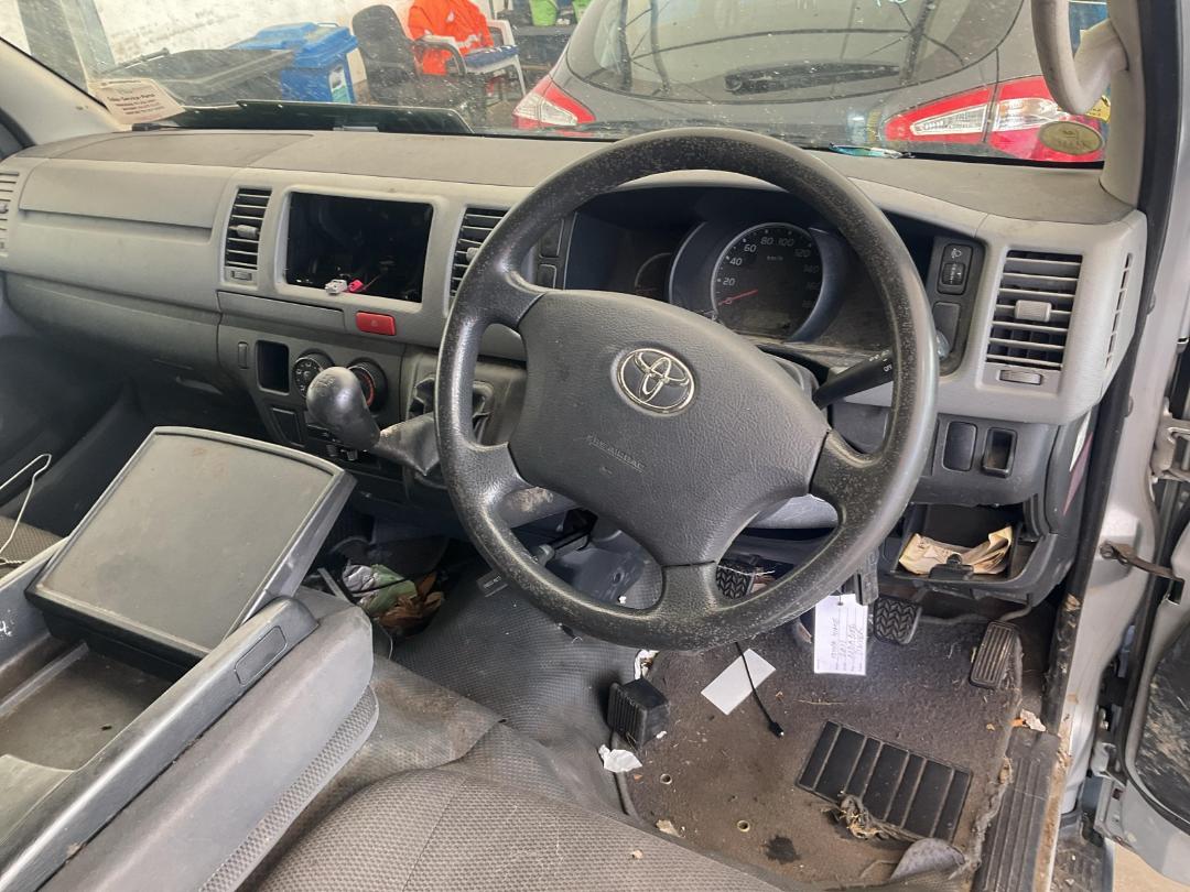 Photo '16' of Toyota Hiace Regius ACE