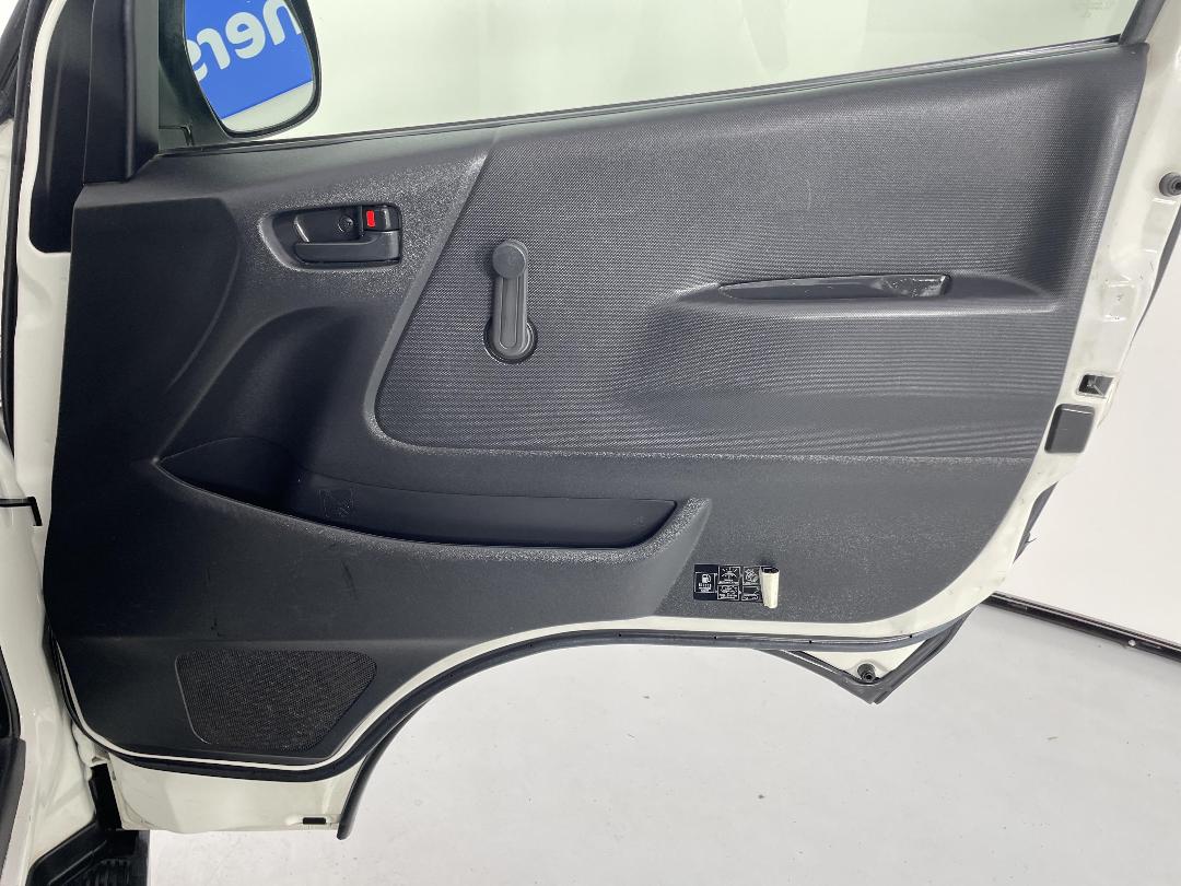 Photo '15' of Toyota Hiace Photo '15' of Toyota Hiace