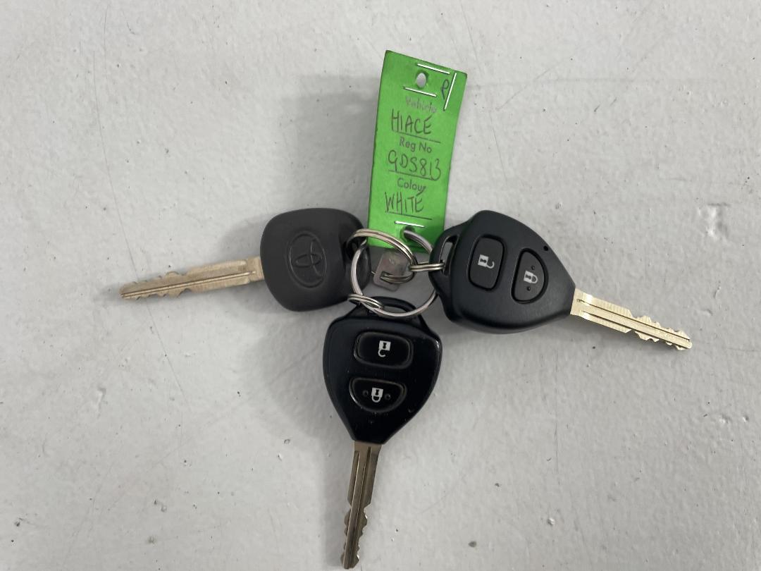 Photo '21' of Toyota Hiace Photo '21' of Toyota Hiace