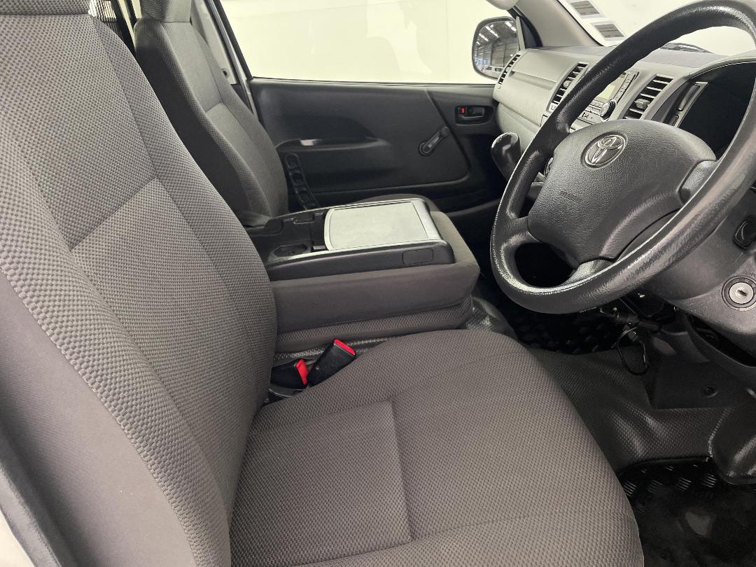 Photo '16' of Toyota Hiace Photo '16' of Toyota Hiace