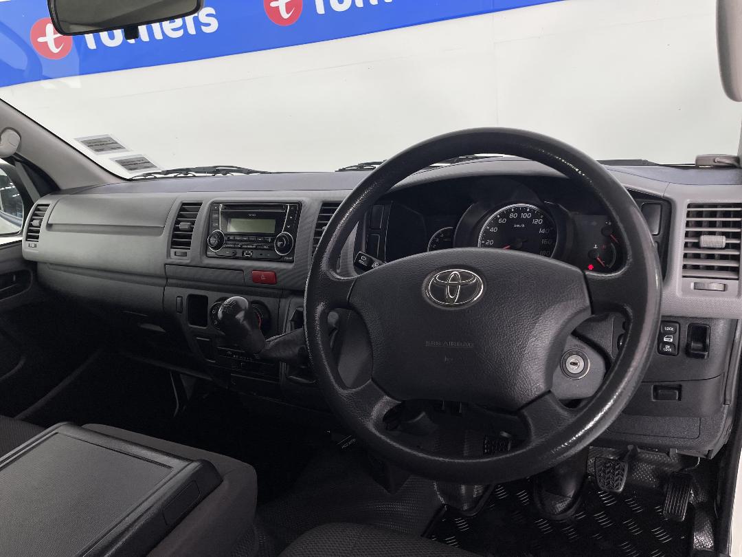 Photo '17' of Toyota Hiace Photo '17' of Toyota Hiace