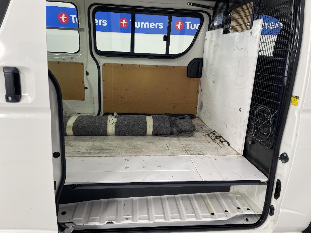 Photo '19' of Toyota Hiace Photo '19' of Toyota Hiace