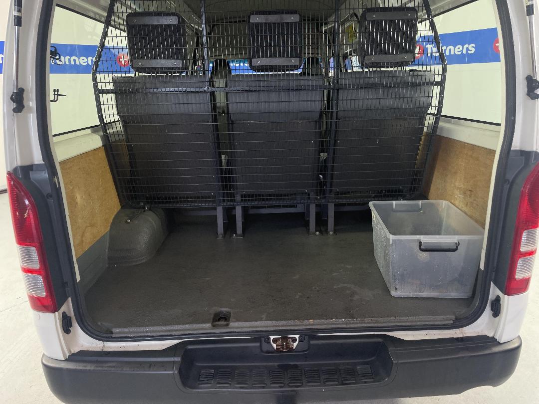 Photo '14' of Toyota Hiace