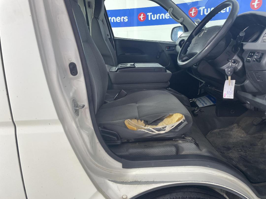 Photo '16' of Toyota Hiace