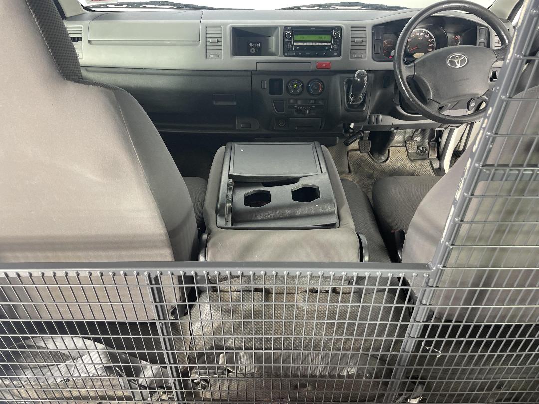 Photo '18' of Toyota Hiace