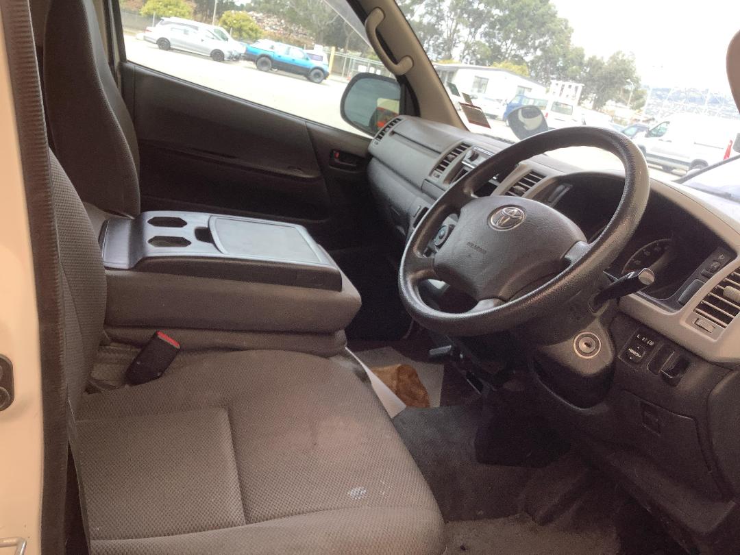 Photo '8' of Toyota Hiace Photo '8' of Toyota Hiace