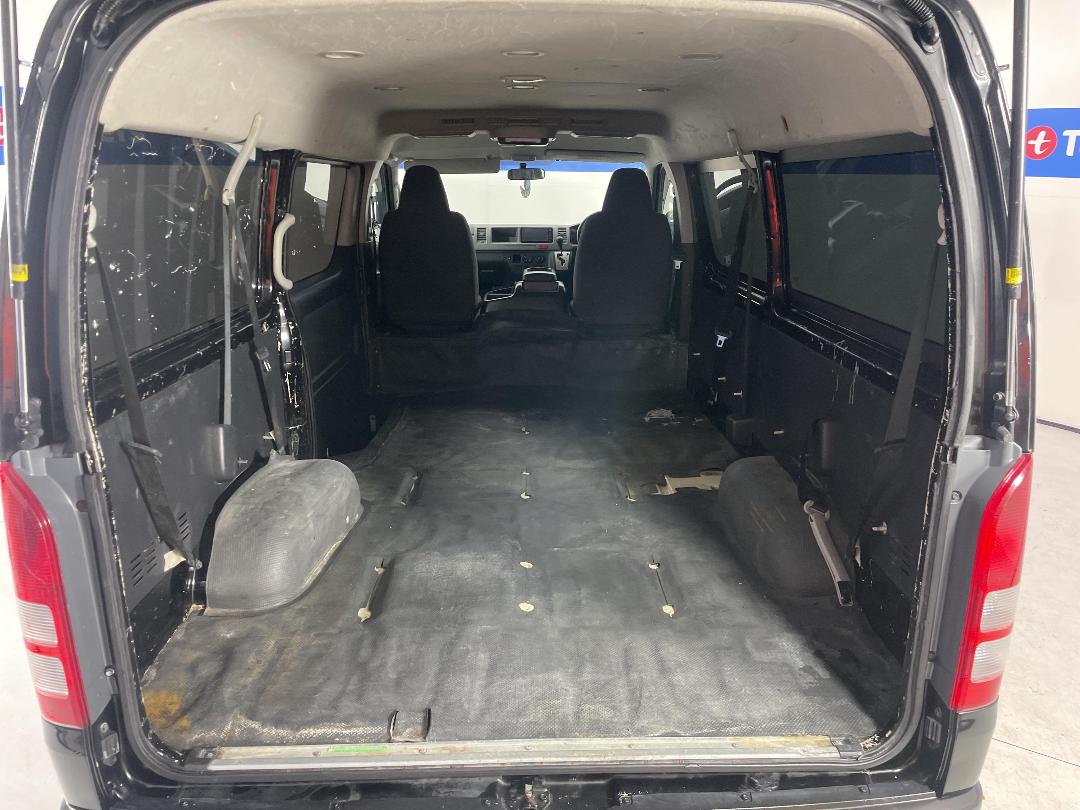 Photo '14' of Toyota Hiace