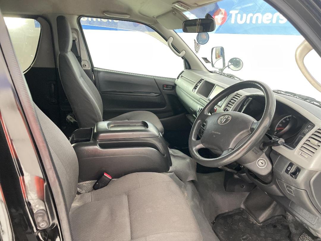 Photo '16' of Toyota Hiace