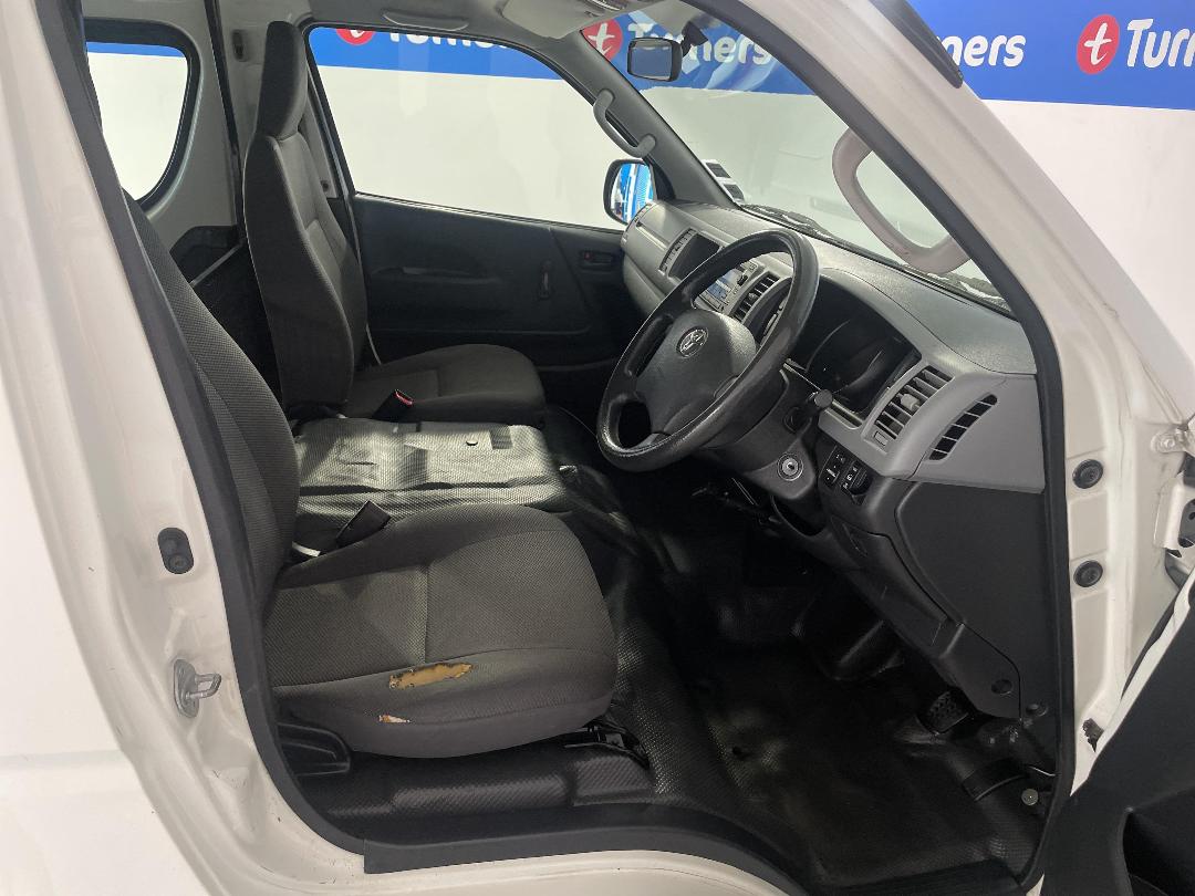 Photo '16' of Toyota Hiace