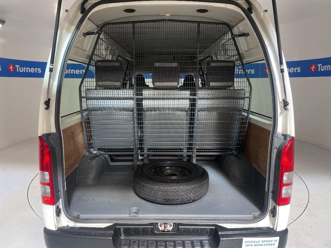 Photo '14' of Toyota Hiace