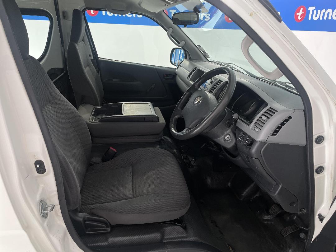 Photo '16' of Toyota Hiace