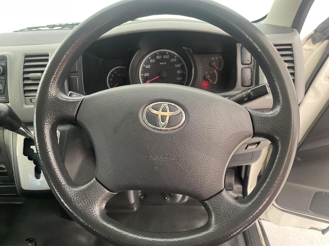 Photo '24' of Toyota Hiace