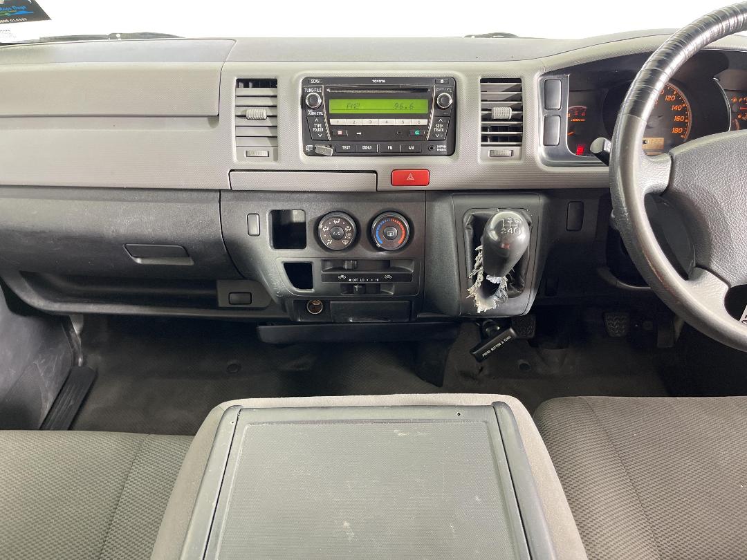 Photo '23' of Toyota Hiace Photo '23' of Toyota Hiace