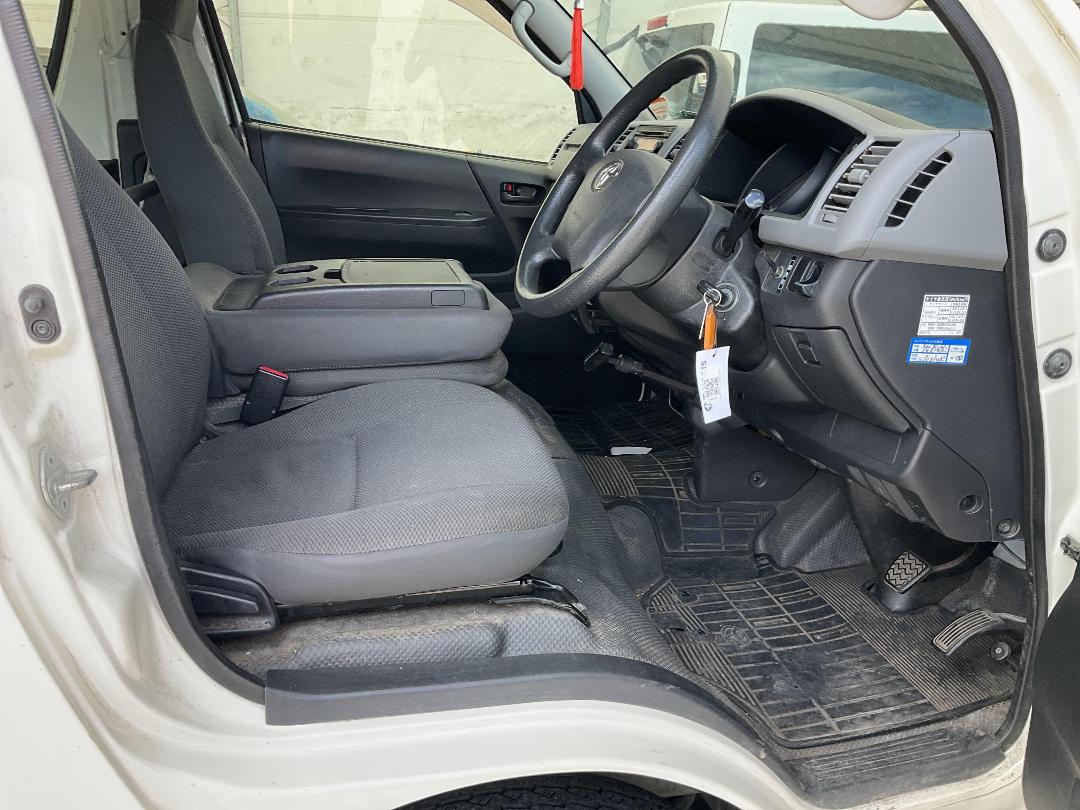 Photo '23' of Toyota Hiace Photo '23' of Toyota Hiace