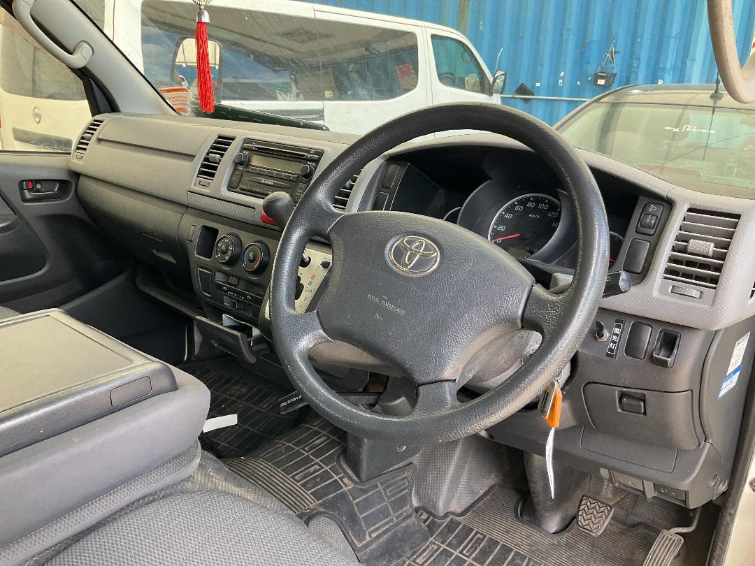 Photo '24' of Toyota Hiace Photo '24' of Toyota Hiace