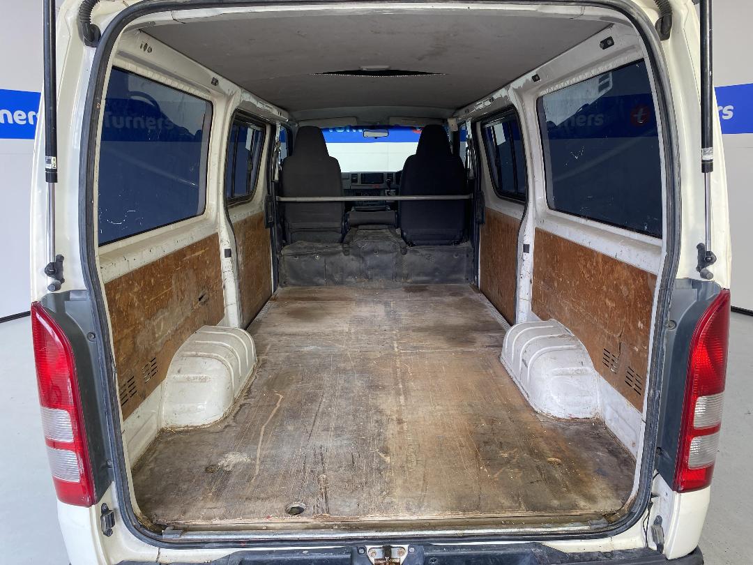 Photo '14' of Toyota Hiace