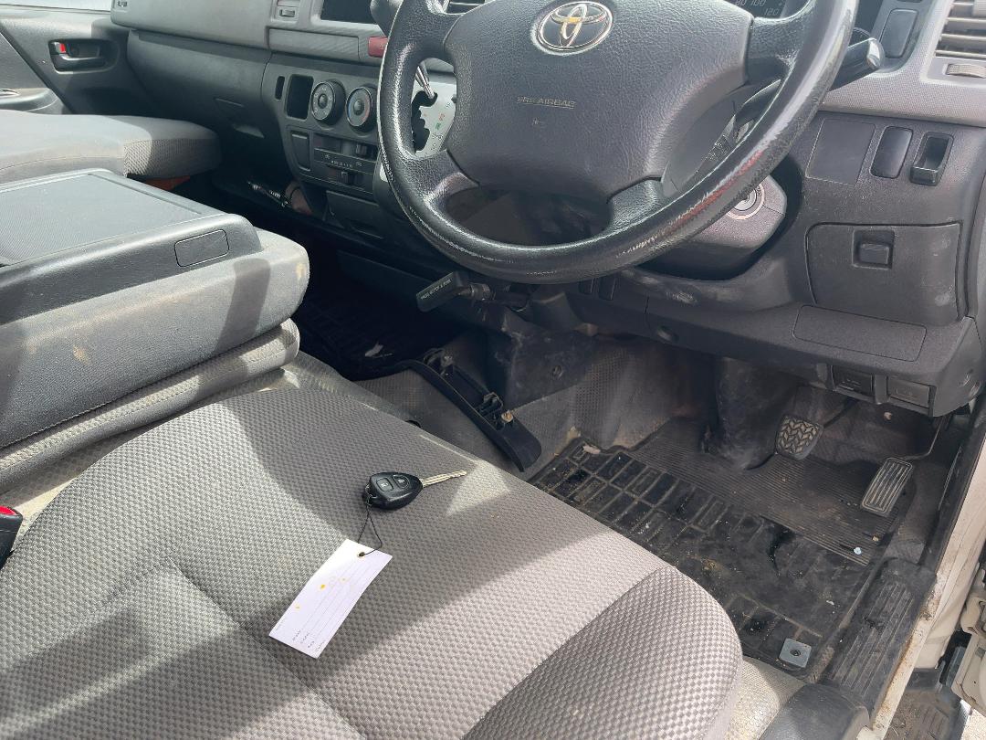 Photo '6' of Toyota Hiace