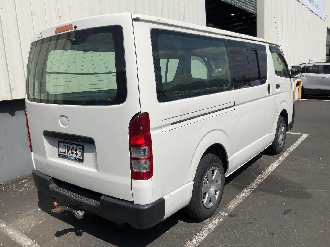 Photo '4' of Toyota Hiace