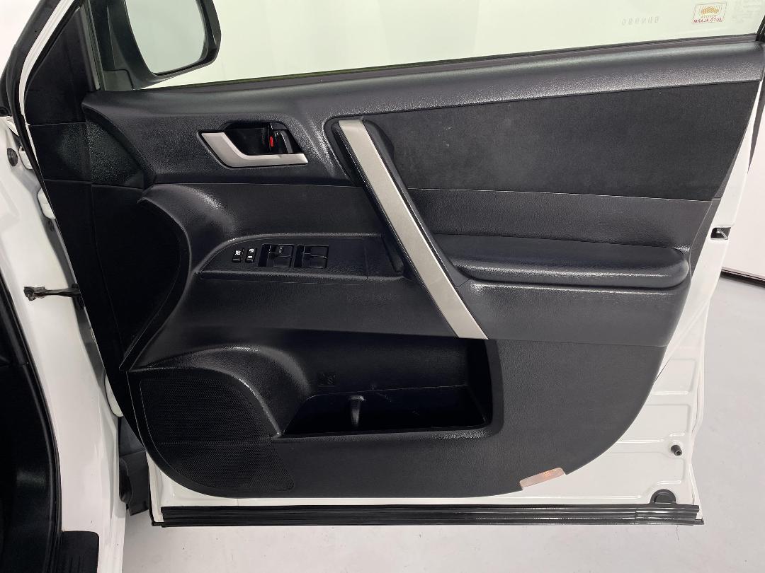 Photo '15' of Toyota Highlander Photo '15' of Toyota Highlander