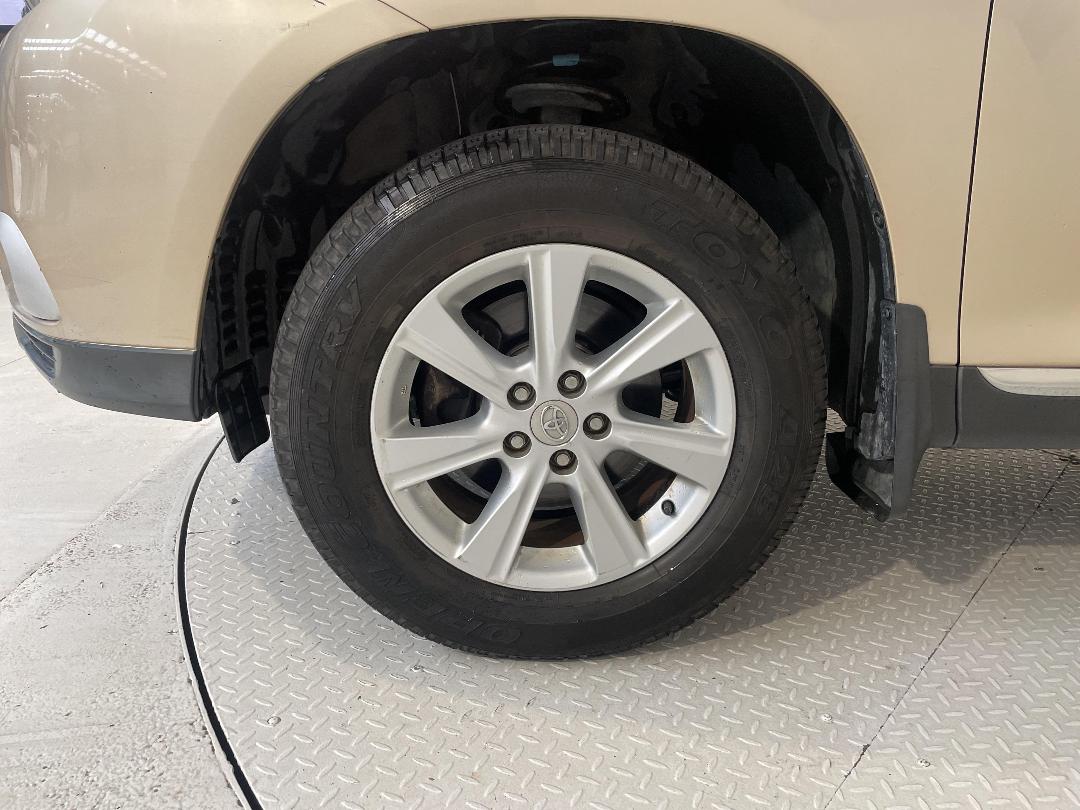 Photo '10' of Toyota Highlander Photo '10' of Toyota Highlander