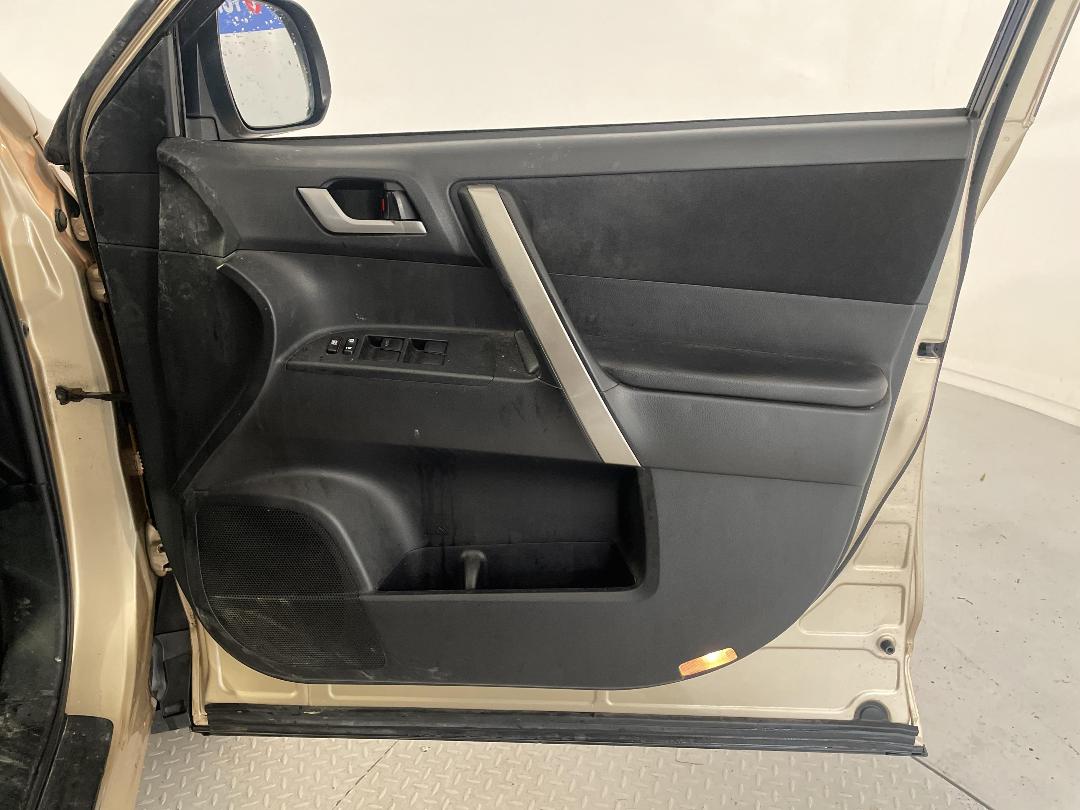 Photo '15' of Toyota Highlander Photo '15' of Toyota Highlander