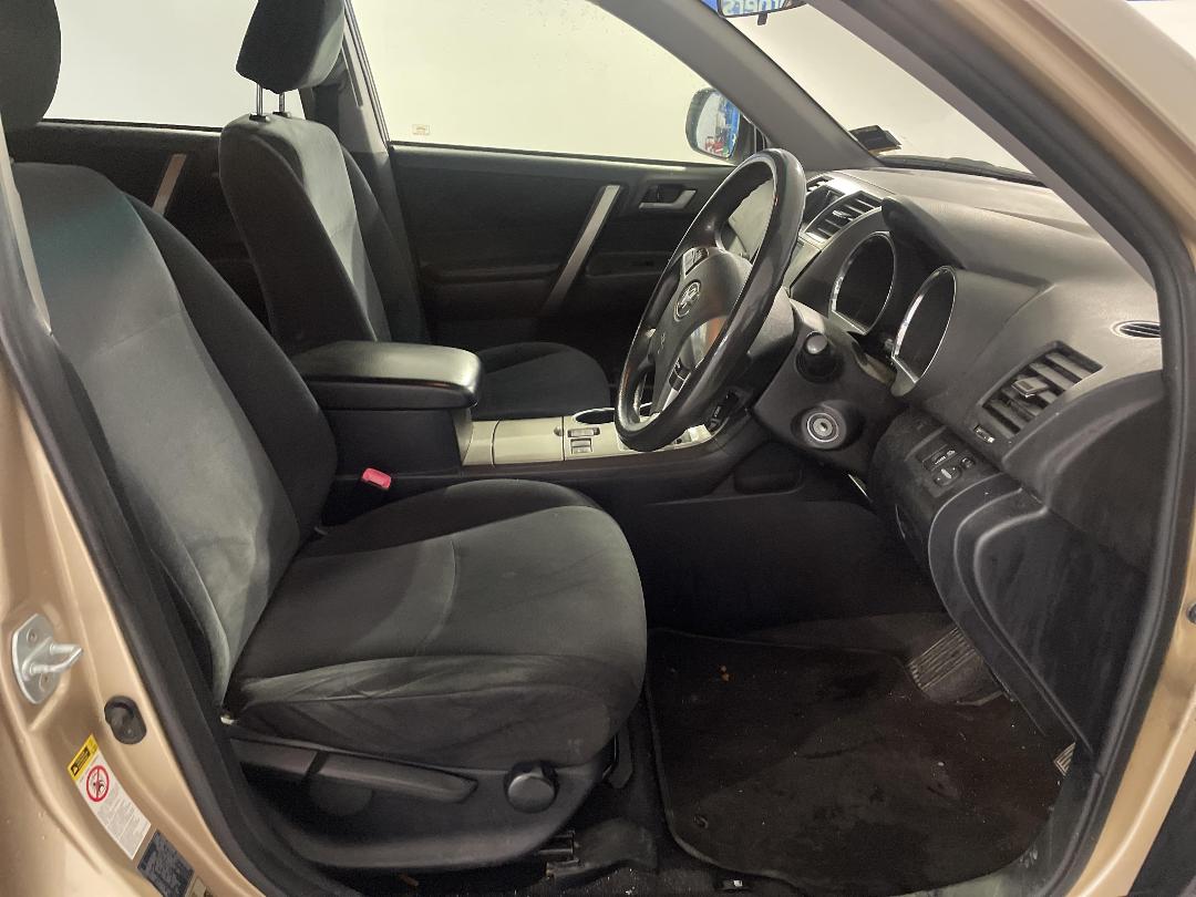 Photo '16' of Toyota Highlander Photo '16' of Toyota Highlander