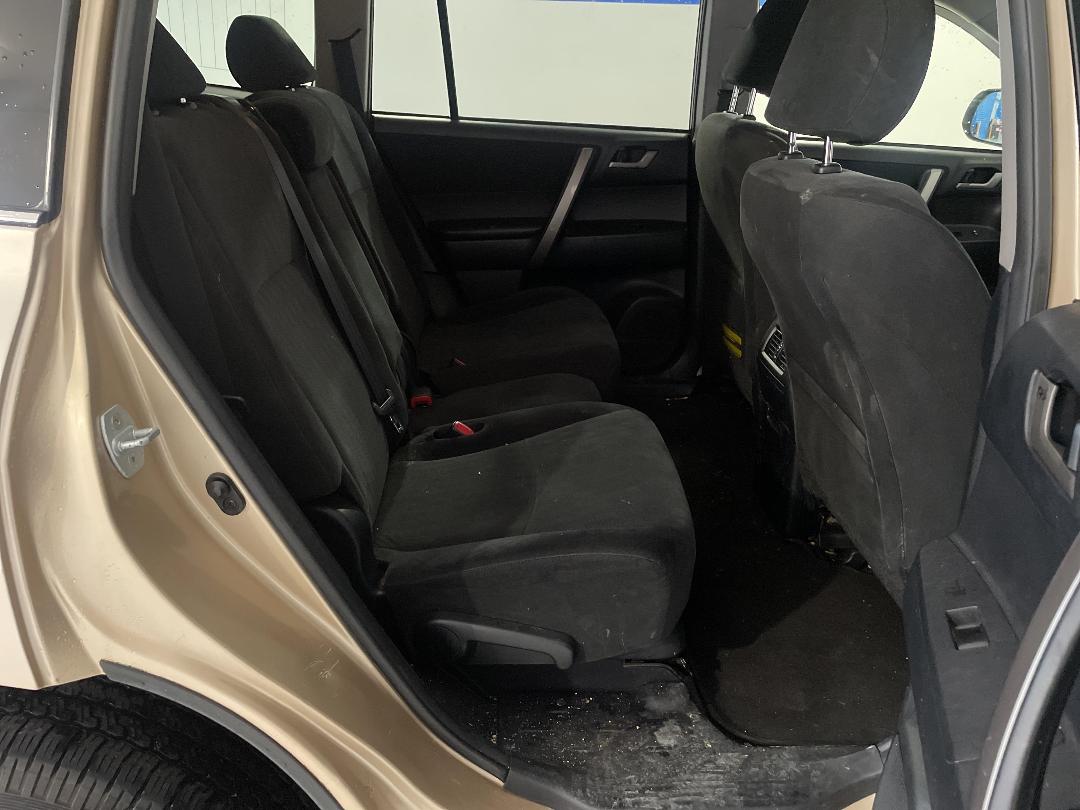 Photo '20' of Toyota Highlander Photo '20' of Toyota Highlander