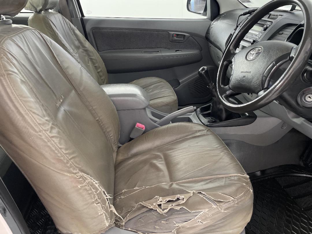 Photo '16' of Toyota Hilux