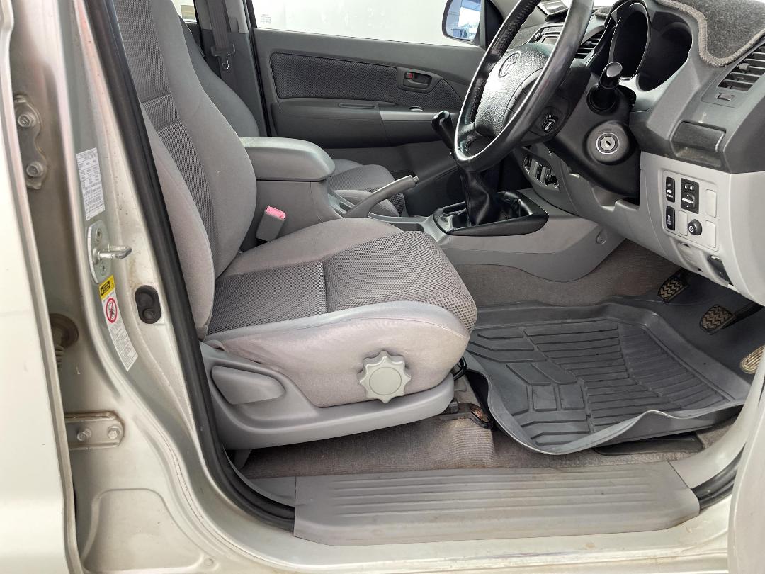 Photo '16' of Toyota Hilux