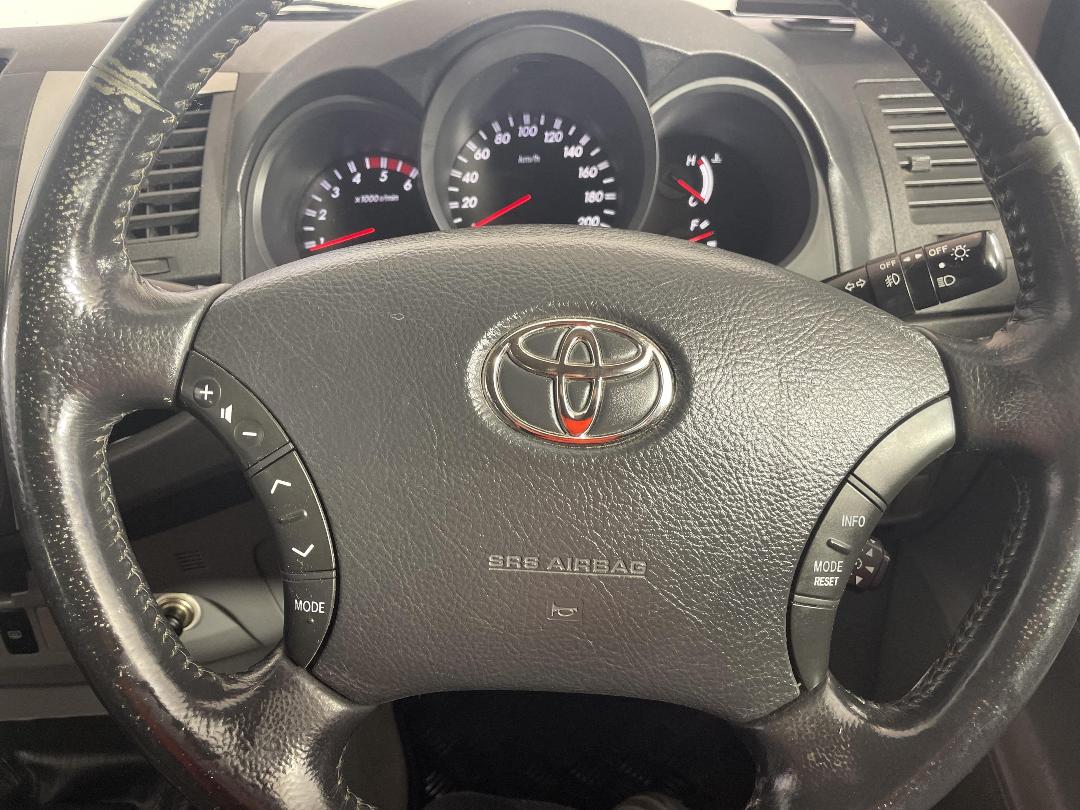 Photo '24' of Toyota Hilux