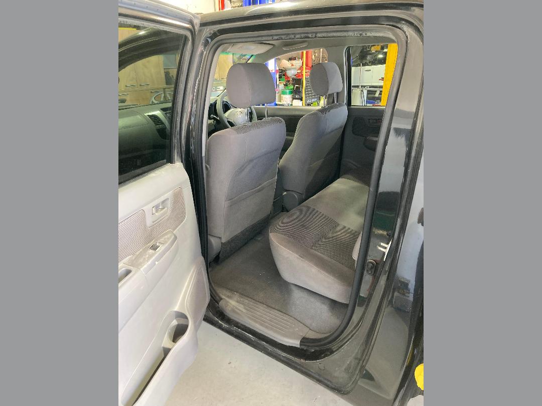 Photo '6' of Toyota Hilux TD SR5 DC