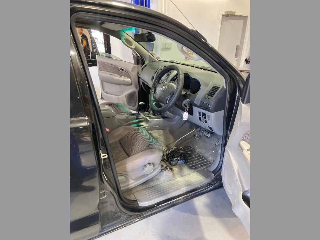 Photo '8' of Toyota Hilux TD SR5 DC