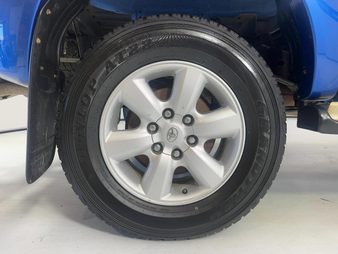 Photo '12' of Toyota Hilux