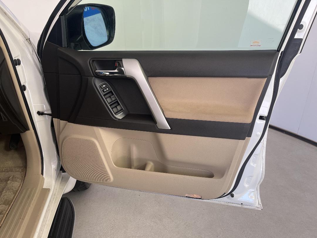 Photo '15' of Toyota Landcruiser Prado Photo '15' of Toyota Landcruiser Prado