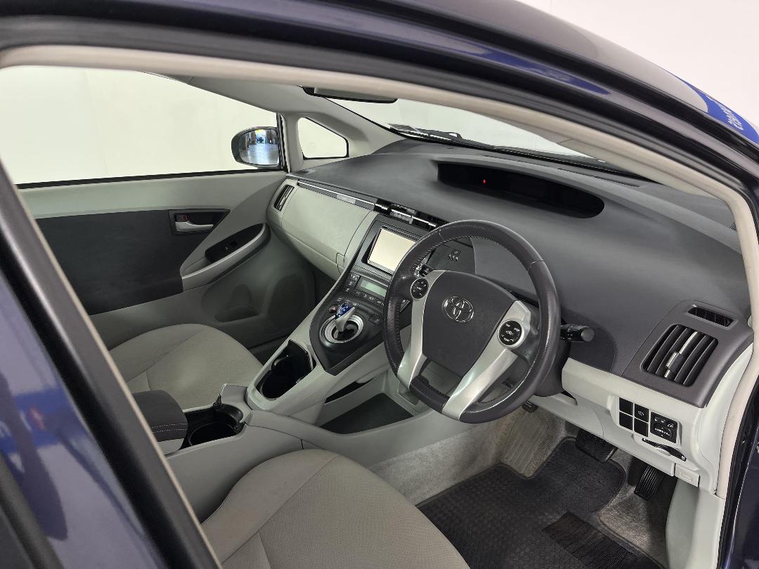 Photo '16' of Toyota Prius Photo '16' of Toyota Prius