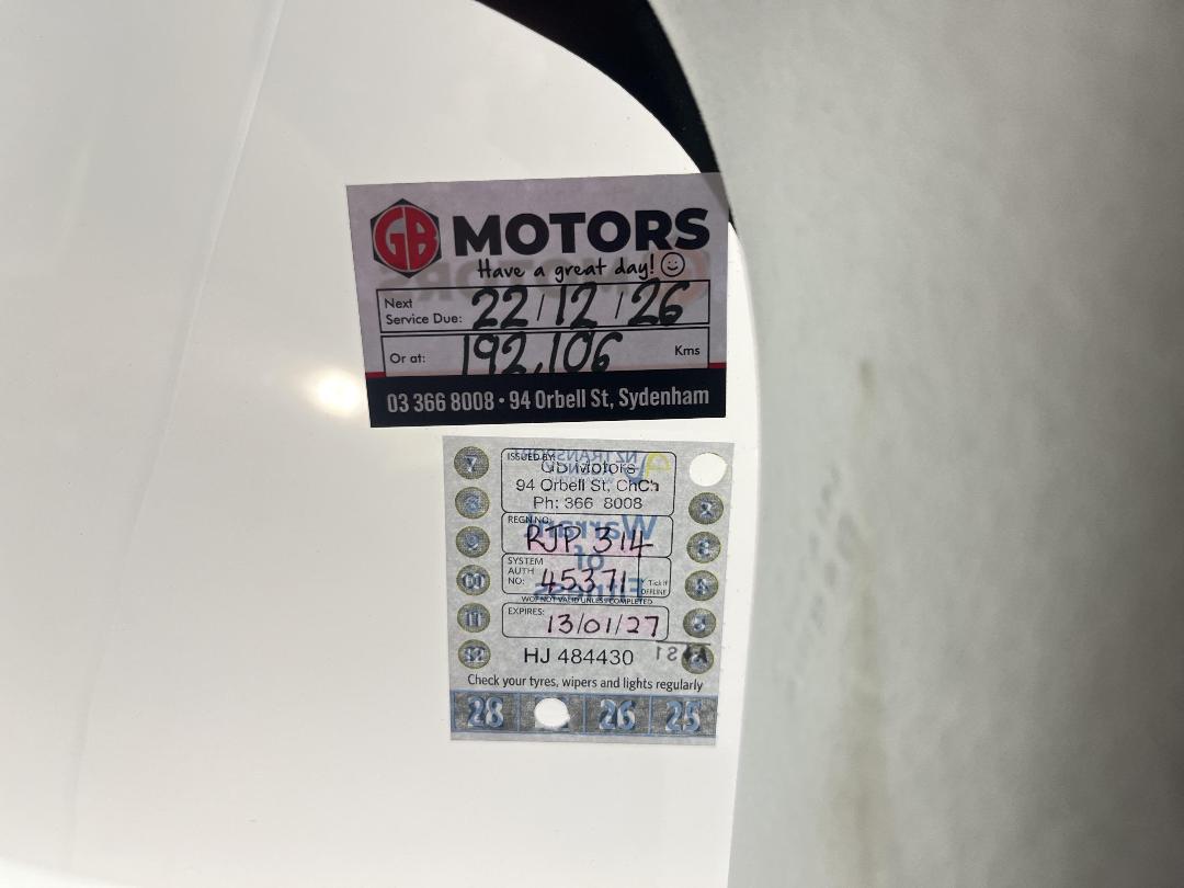 Photo '31' of Toyota Prius Photo '31' of Toyota Prius