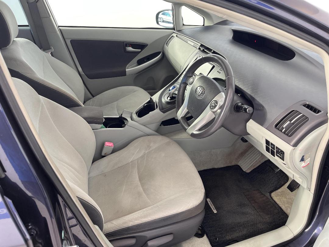 Photo '16' of Toyota Prius