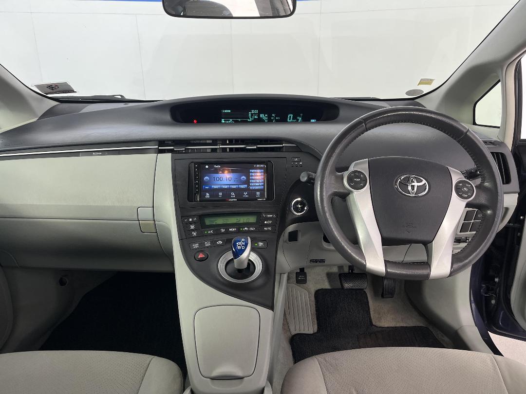 Photo '17' of Toyota Prius