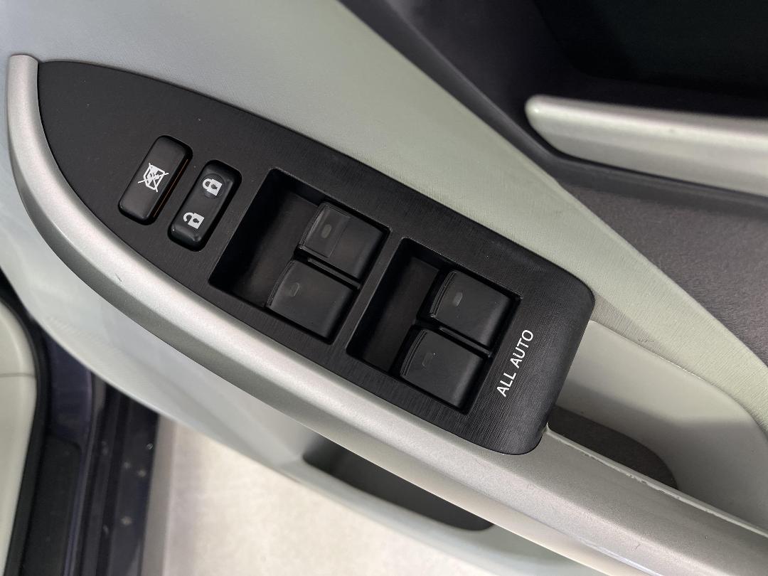 Photo '23' of Toyota Prius