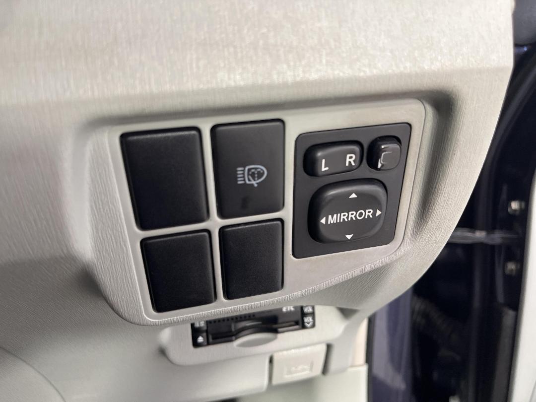 Photo '24' of Toyota Prius