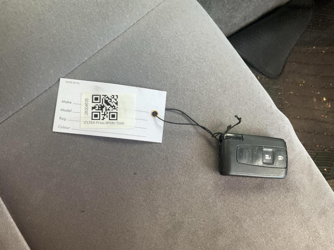 Photo '24' of Toyota Prius