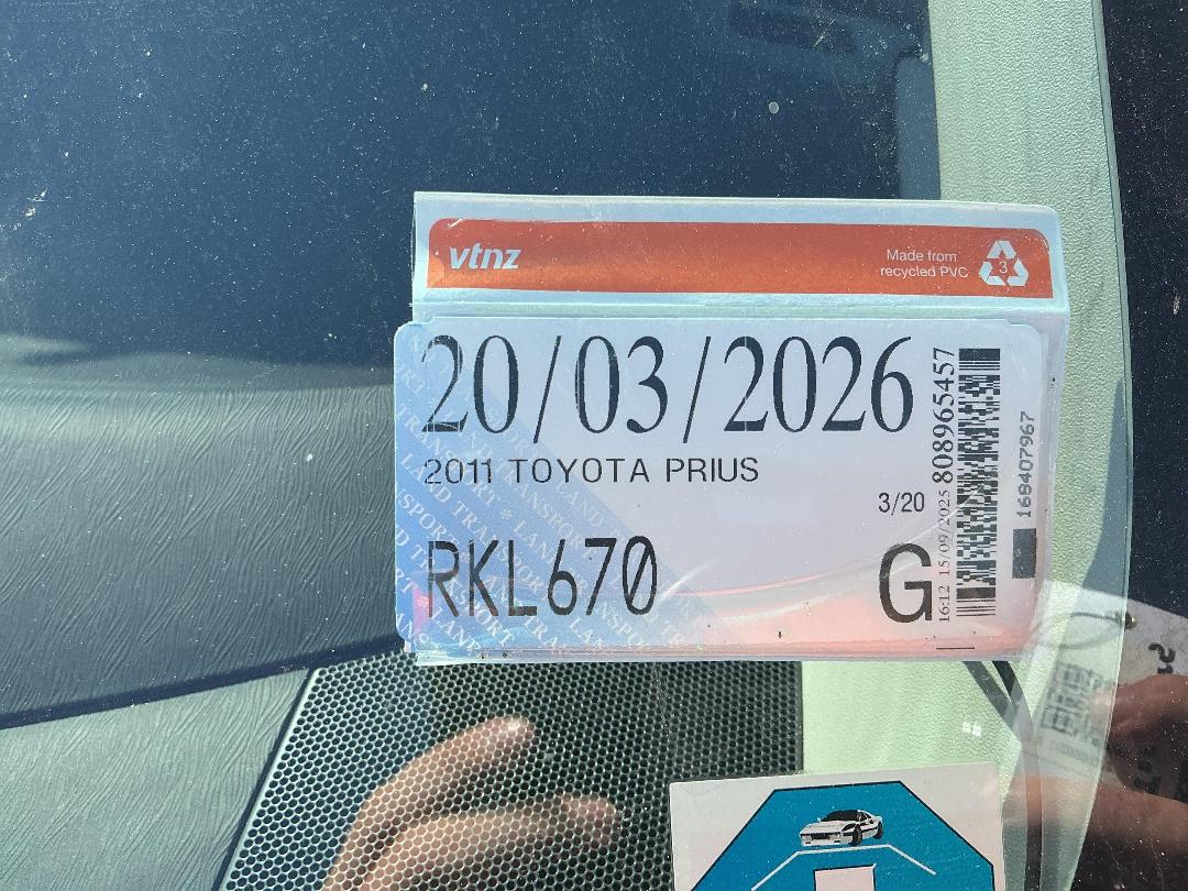 Photo '17' of Toyota Prius